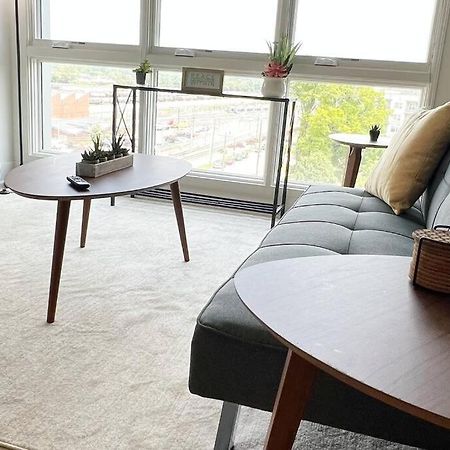 Studio Apartment, Queen Bed, Wifi, Kitchen, Washer & Dryer In Charlotte Kültér fotó