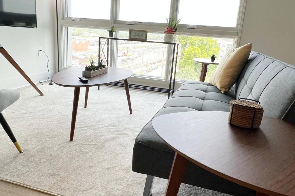 Studio Apartment, Queen Bed, Wifi, Kitchen, Washer & Dryer In Charlotte Kültér fotó