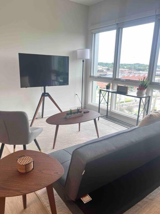 Studio Apartment, Queen Bed, Wifi, Kitchen, Washer & Dryer In Charlotte Kültér fotó