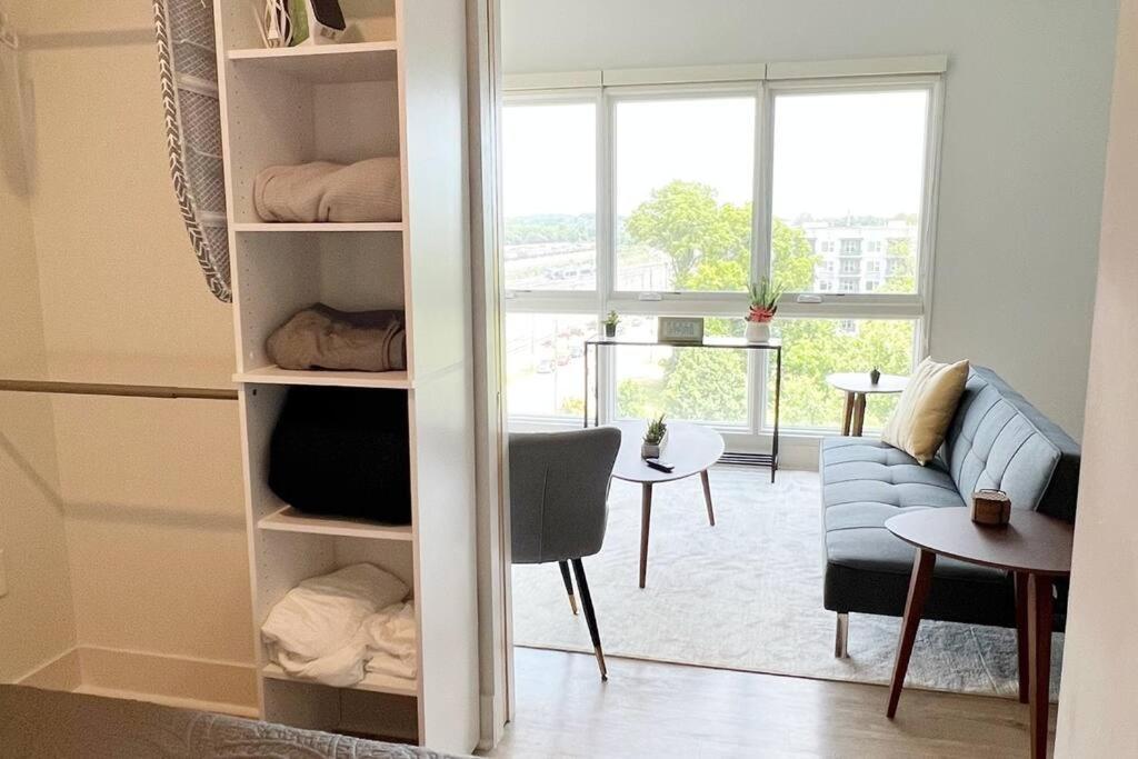 Studio Apartment, Queen Bed, Wifi, Kitchen, Washer & Dryer In Charlotte Kültér fotó