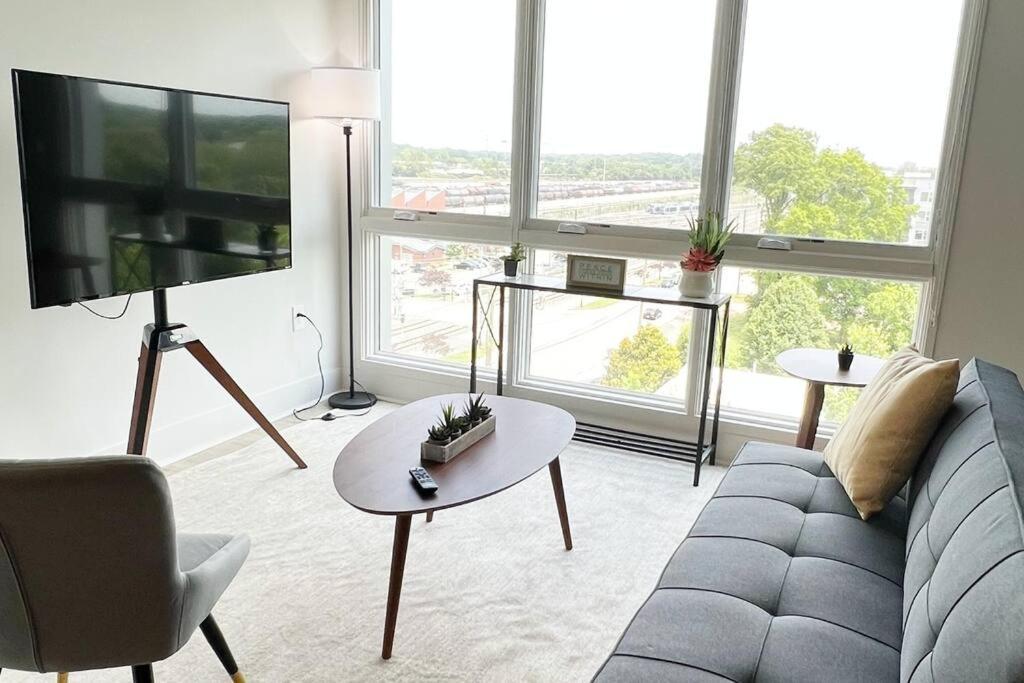Studio Apartment, Queen Bed, Wifi, Kitchen, Washer & Dryer In Charlotte Kültér fotó