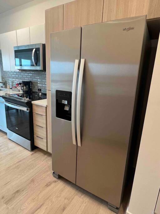 Studio Apartment, Queen Bed, Wifi, Kitchen, Washer & Dryer In Charlotte Kültér fotó