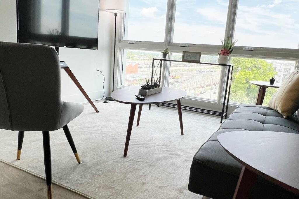 Studio Apartment, Queen Bed, Wifi, Kitchen, Washer & Dryer In Charlotte Kültér fotó